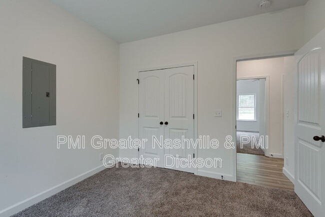 Building Photo - 732 Lucas Rd