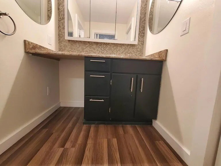 Building Photo - 504 Robin Ln