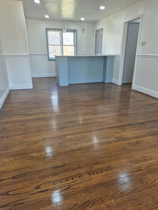 Building Photo - This Perfect Home Awaits!