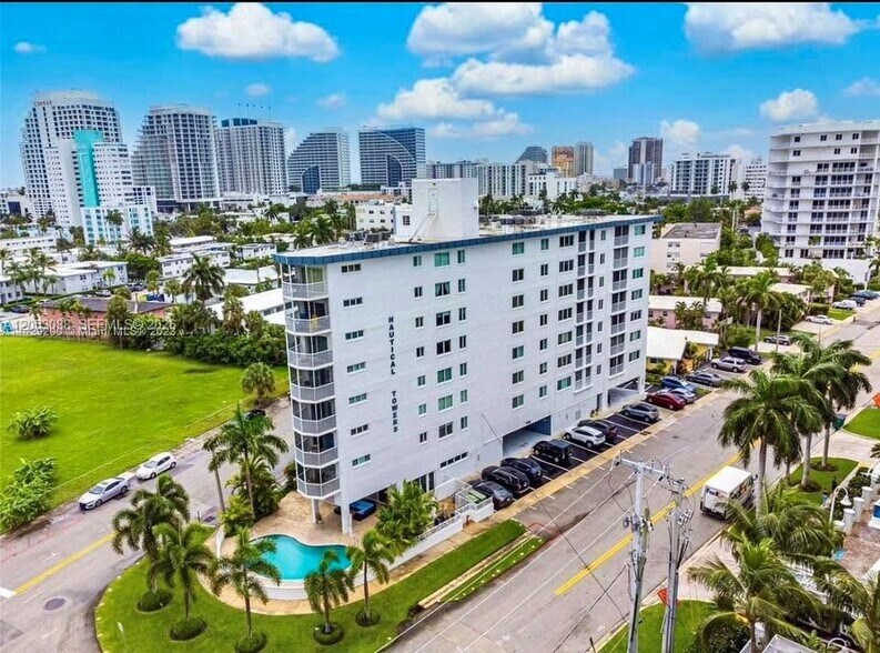 Building Photo - 720 Bayshore Dr
