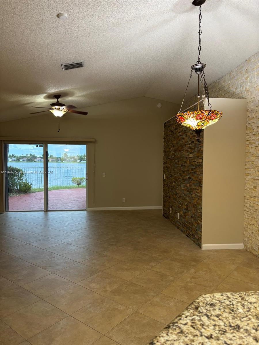 Building Photo - 1463 Presidio Dr