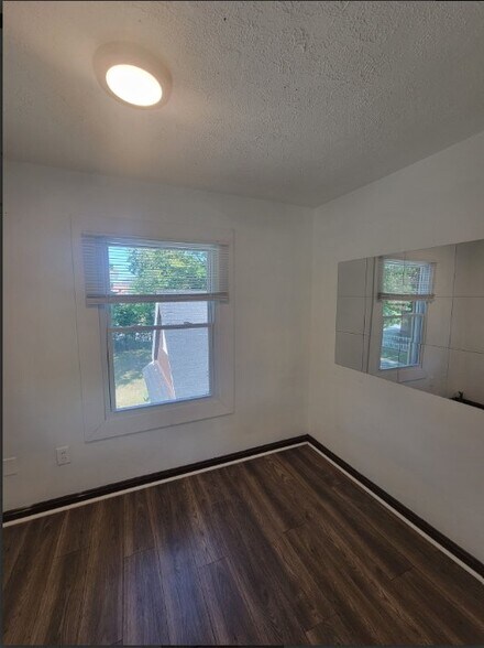 Building Photo - 1185 E 167th St