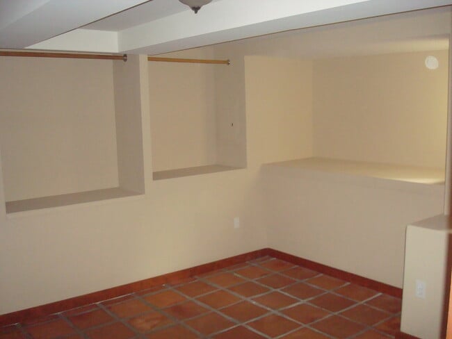 Building Photo - 331