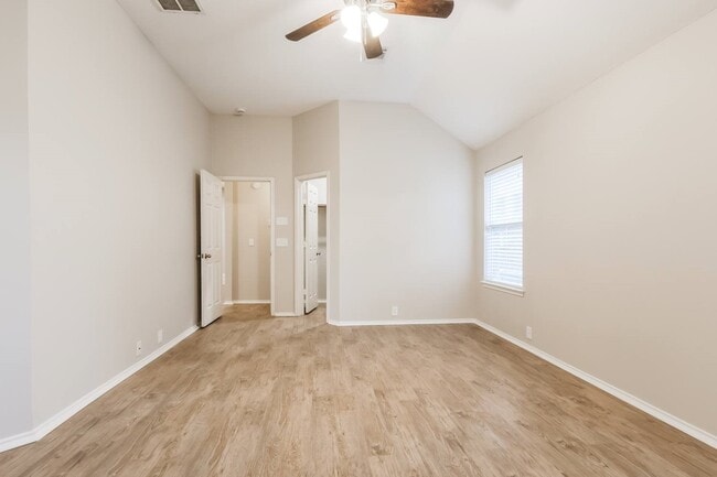 Building Photo - 2011 Louetta Oak Ct