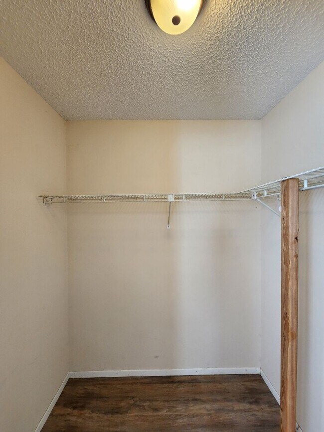 Building Photo - 1425 Hathaway Ave