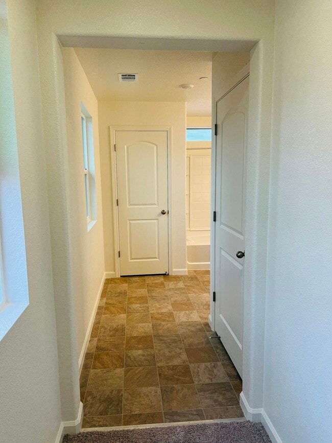 Building Photo - 5433 Riverview Ln