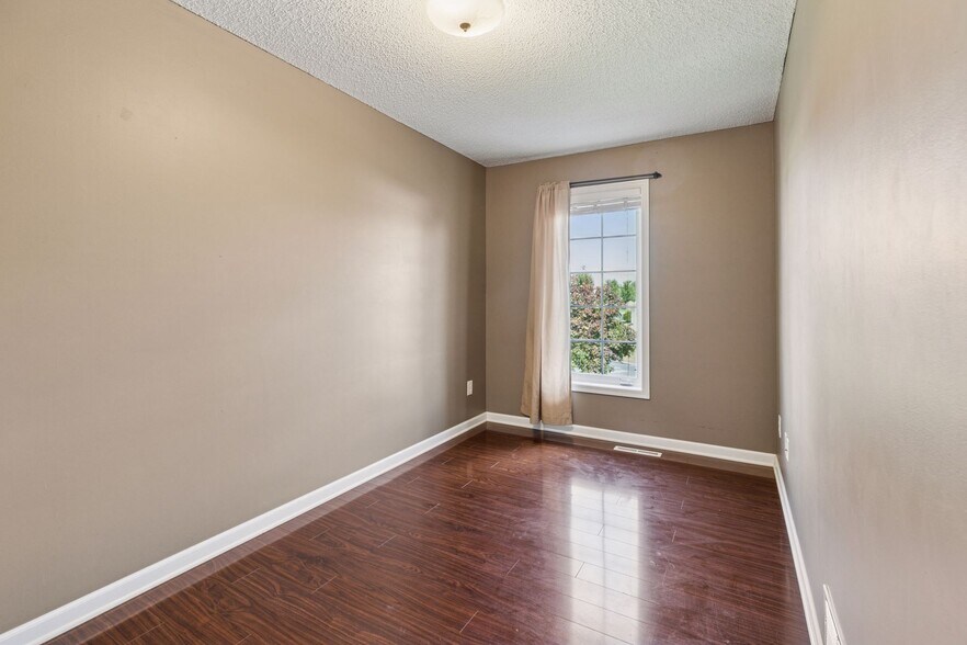Building Photo - 1572 Peitz Ave