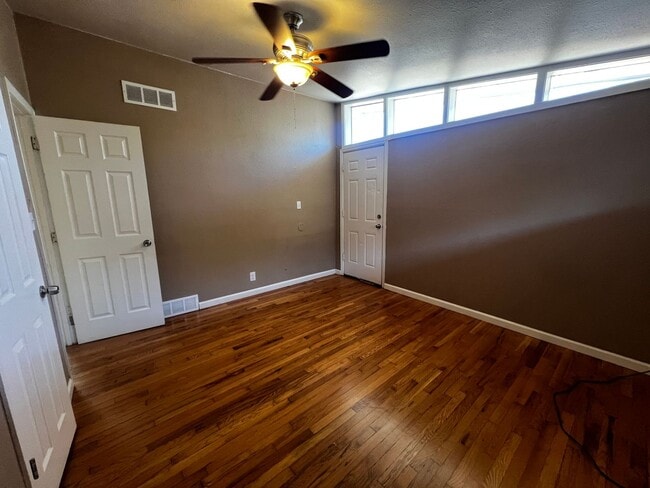 Building Photo - Charming 2 Bedroom, 1 Bathroom Duplex in Aurora