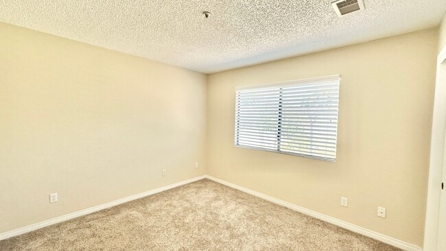 Building Photo - Wonderful Single Story Ranch Style Home on Sprawling Country Property in Vista!