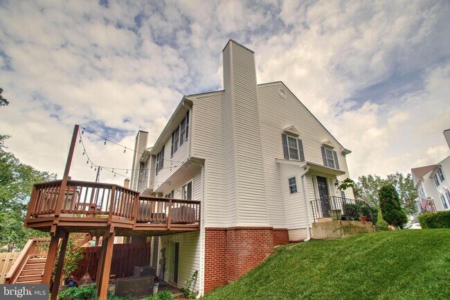 Building Photo - 200 Sulgrave Ct