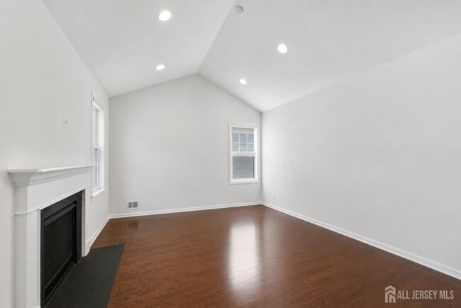 Building Photo - 133 Savoth Ln