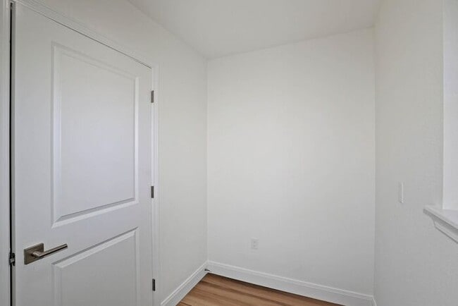 Building Photo - 7612 Woodford Ave