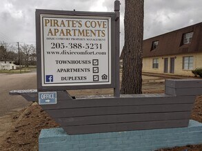 Building Photo - Pirate Cove Apartments 9-16