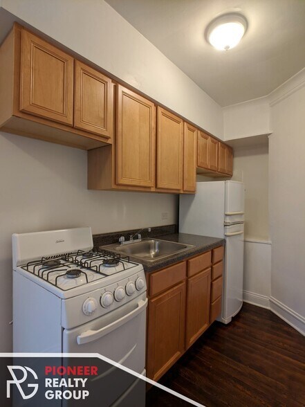 Building Photo - 4647 N Paulina St