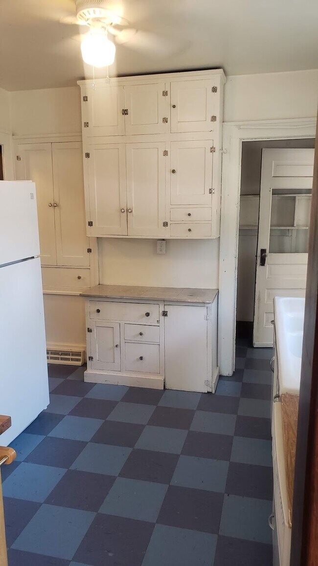 Building Photo - 803 E Flint St