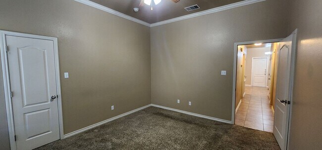 Building Photo - 2 bedroom 2 bath close to Clear Creek 8/12 move in date
