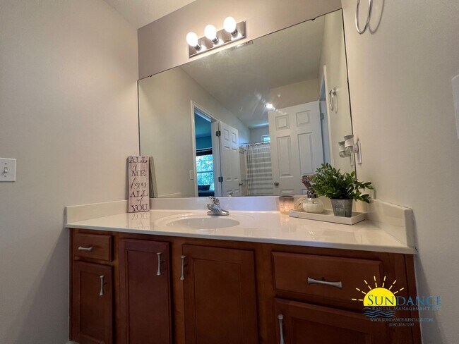 Building Photo - Impeccable 3 Bedroom Home in Shalimar!