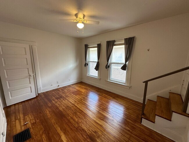 Building Photo - Thurman Ave 273-275 WAG