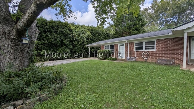 Primary Photo - 2/1 Apt - Carport