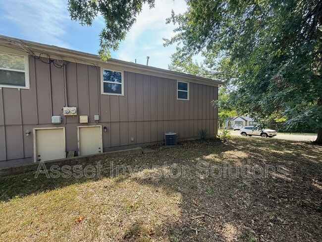 Building Photo - 8422 Sterling Ave