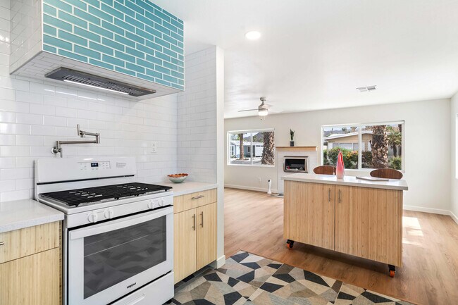 Building Photo - 117 Aliso Dr