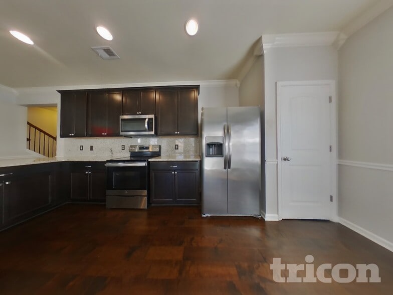 Building Photo - 21 Howard Ave