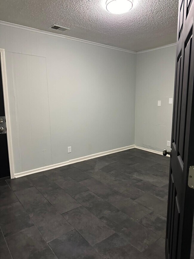 Building Photo - 785 Dallas St