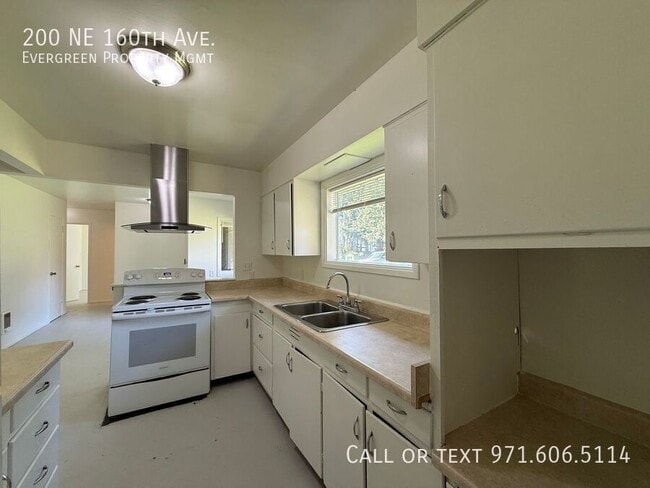 Building Photo - 200 NE 160th Ave