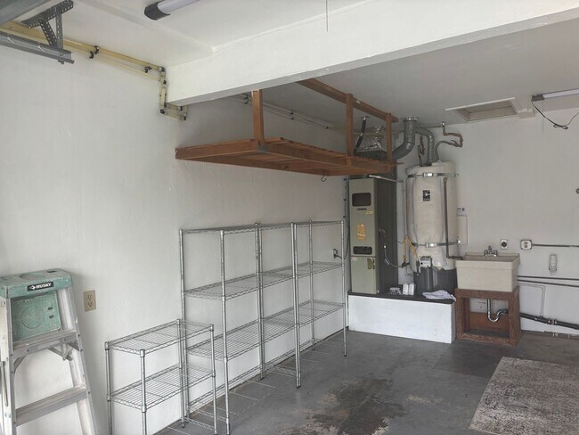 Building Photo - 810 Shady Oak Dr