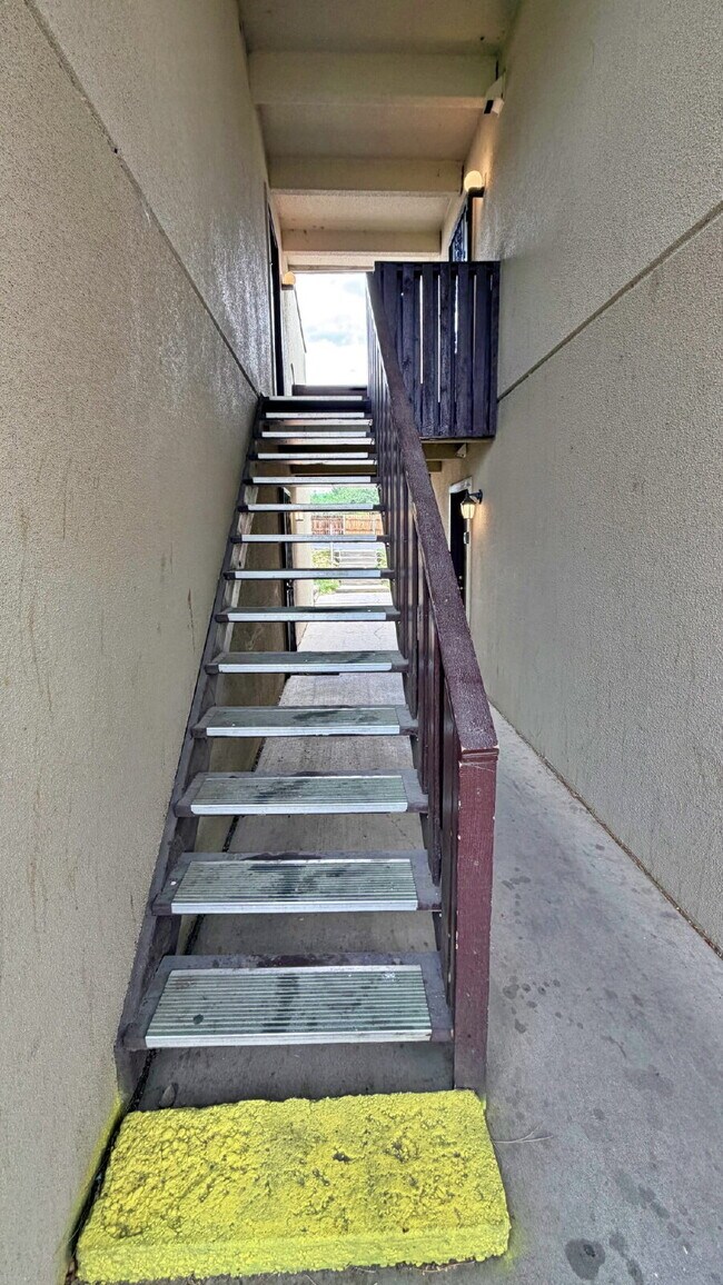 Building Photo - TOTALLY REFURBISHED 2 Bed 2 Bath Condo in Woodstream Falls. NEW Paint NEW Carpet & Flooring. Spac...