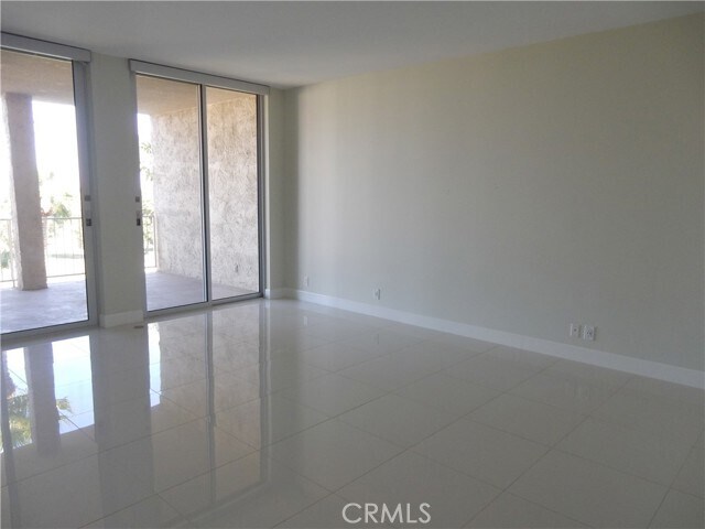 Building Photo - 900 Island Dr