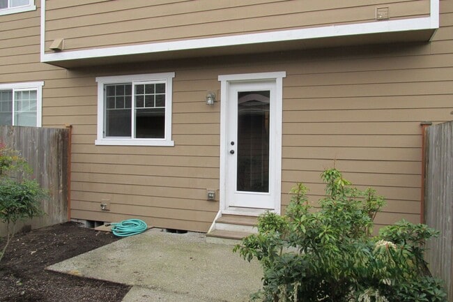Building Photo - 3 Bedroom Townhouse in Sedro-Woolley
