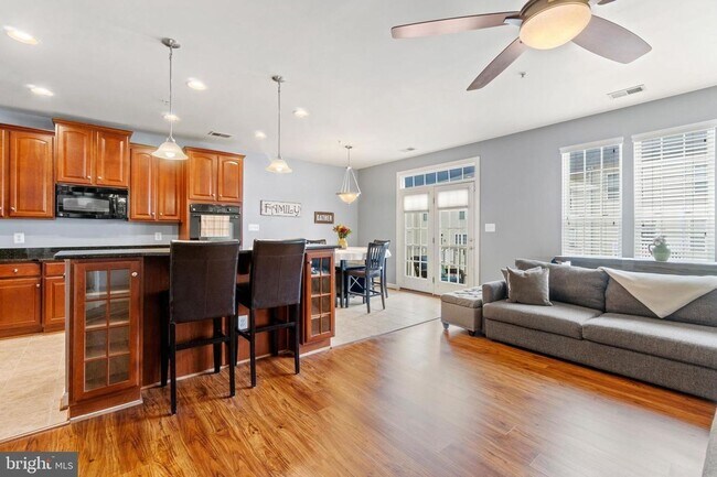 Building Photo - POTOMAC CLUB - SECONDS TO STONEBRIDGE