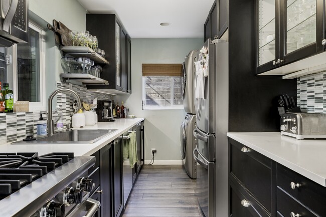 Building Photo - 3740 E Mayfield St