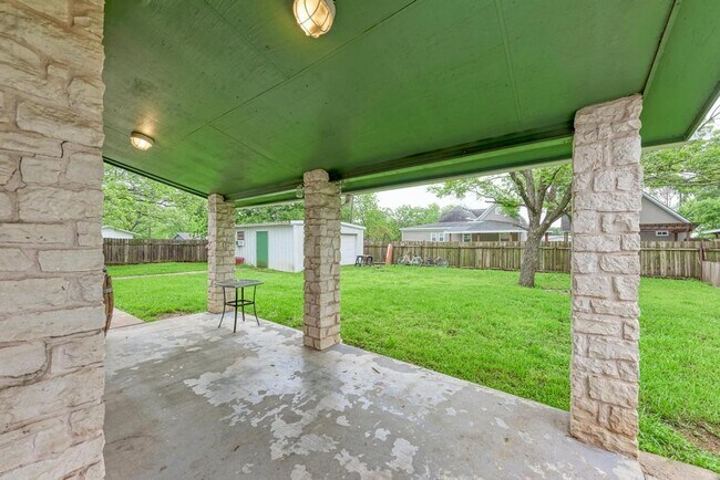 Building Photo - 103 Hutto St