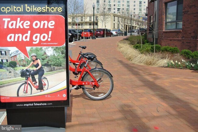 Building Photo - 7923 Eastern Ave NW