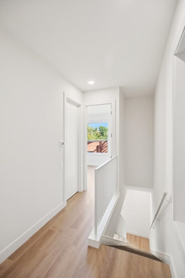 Building Photo - 2323 N Lister Ave