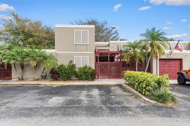 Building Photo - 1391 W Fairway Rd