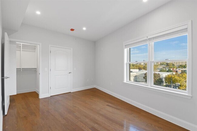 Building Photo - 311-315-315 West Side Ave