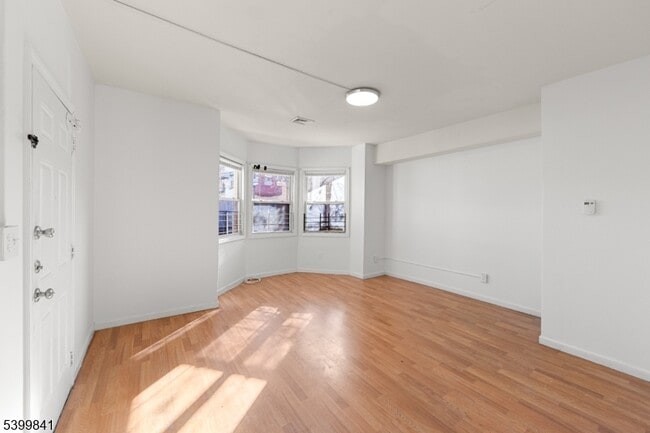 Building Photo - 84 Washington Pl