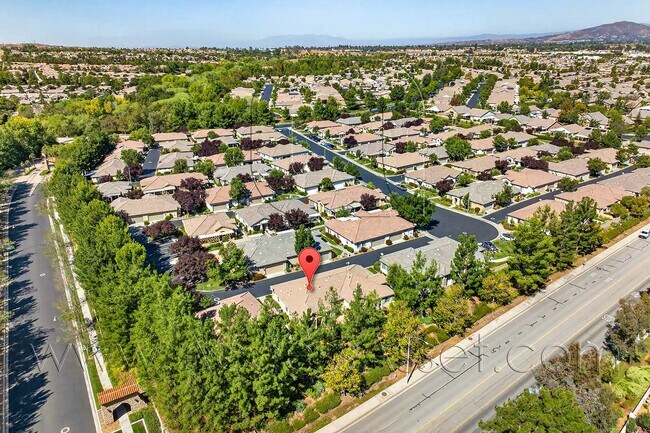 Building Photo - 55+ Age Community – Charming 2 Bed / 2 Bat...