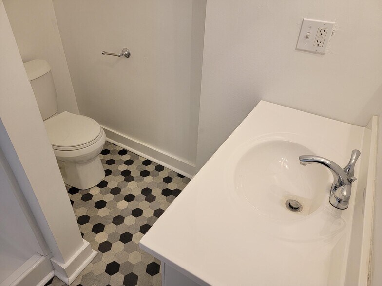 Building Photo - 232 Main St