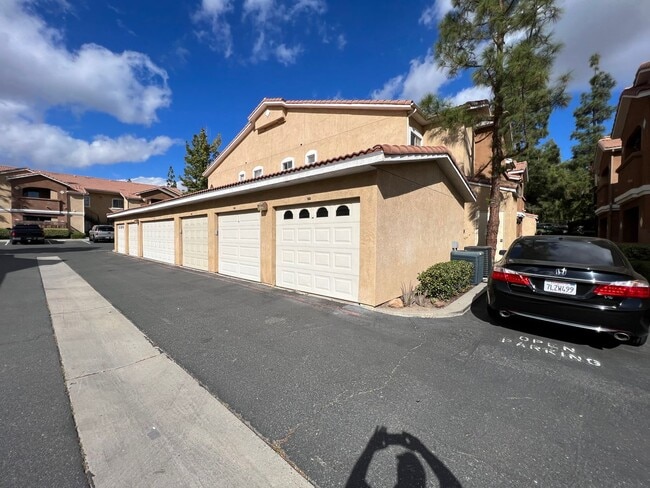 Building Photo - Upgraded Single Story First Floor Condo in Gated Community at Popular Madison Park Villas
