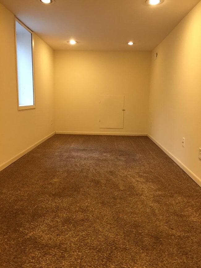 Building Photo - 1221 America Ave NW