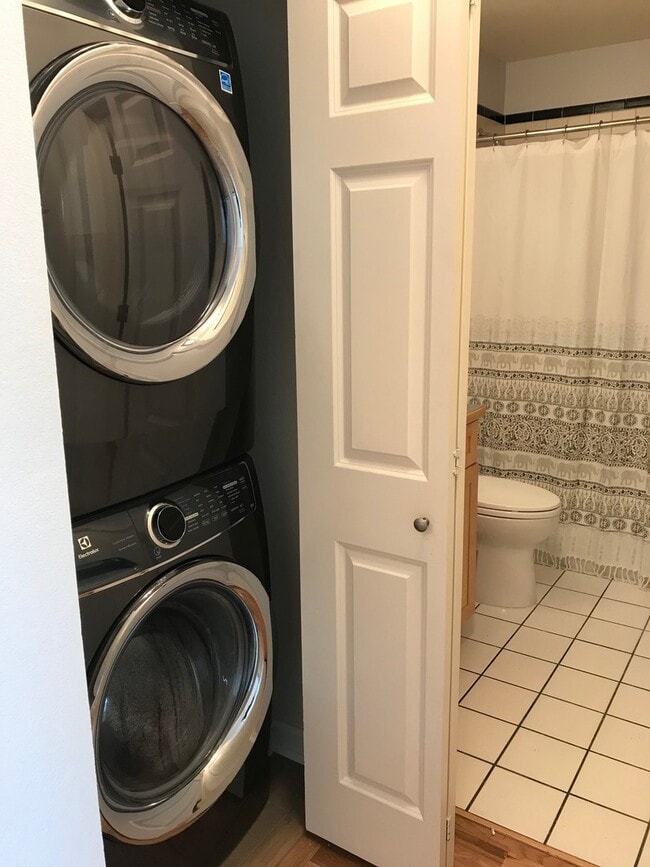 Building Photo - 2 Bed 2 Bath Condo In the Heart of Downtown Boulder!