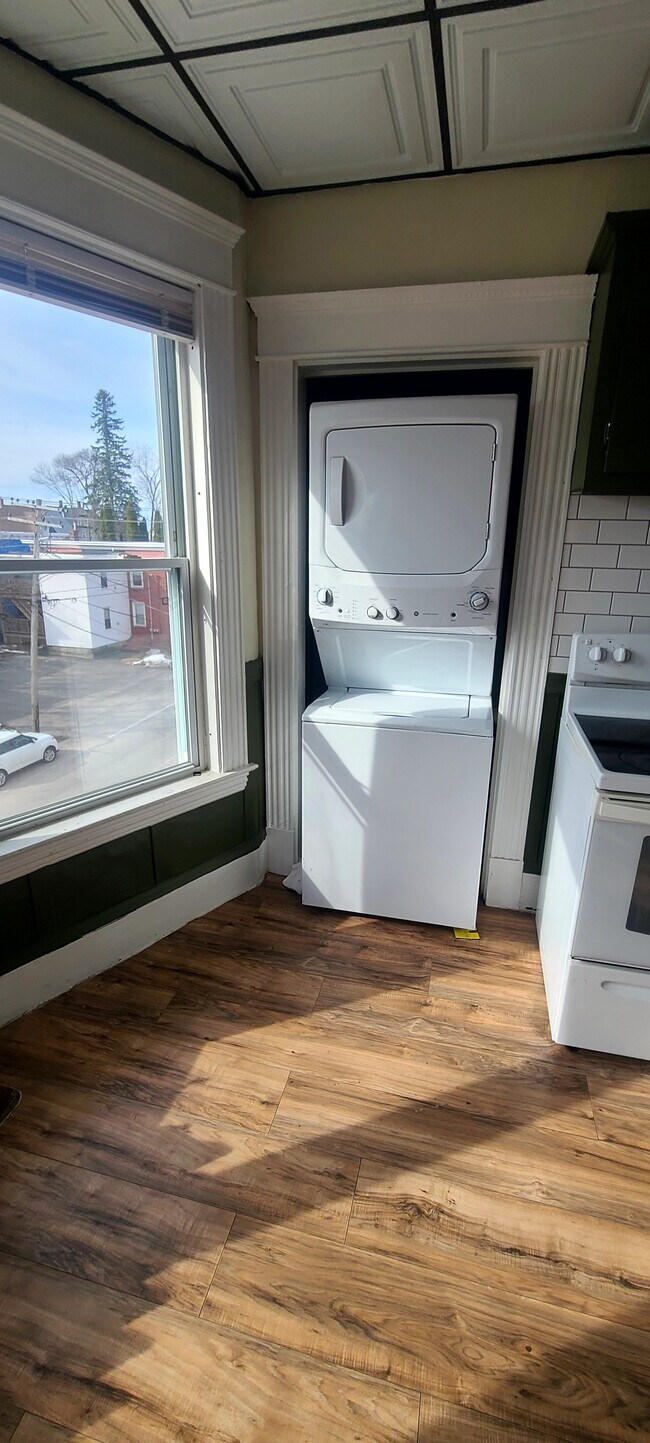 Building Photo - 33 Howard St