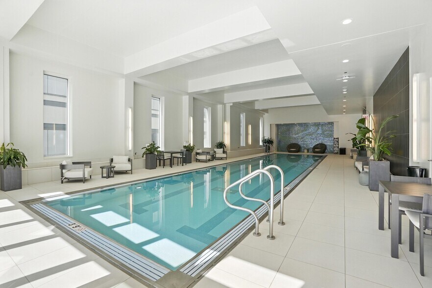 Building Photo - 133 W Wacker Dr