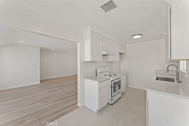 Building Photo - 14722 Strathern St