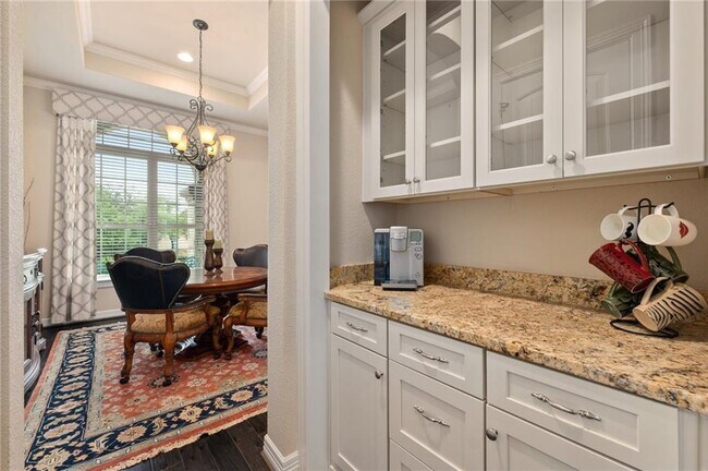 Building Photo - 205 Lake Como Dr