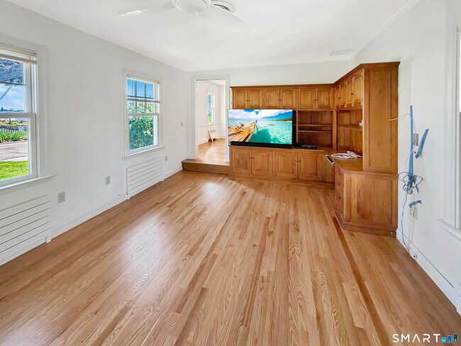 Building Photo - 17 Seaview Ave